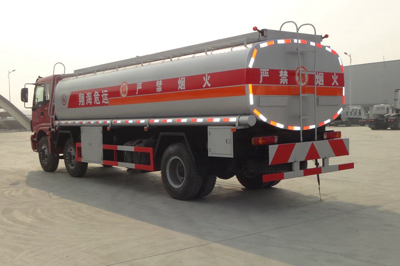 福田歐曼小三軸油罐車