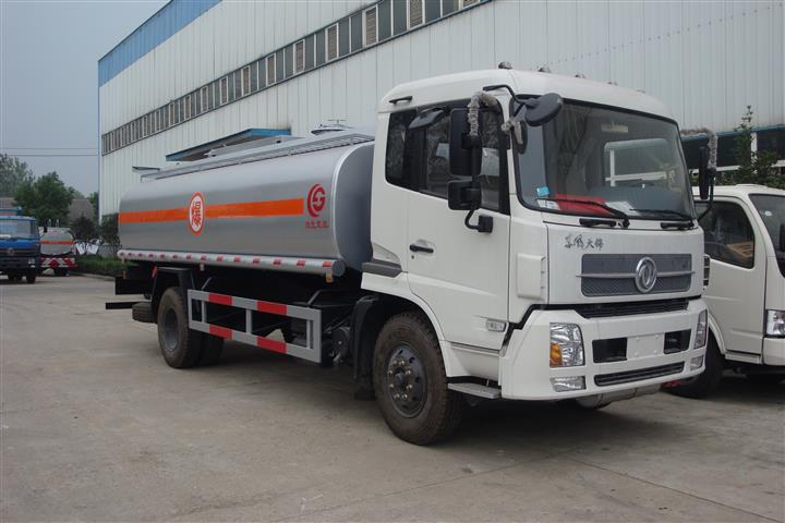 東風(fēng)天錦油罐車(chē)